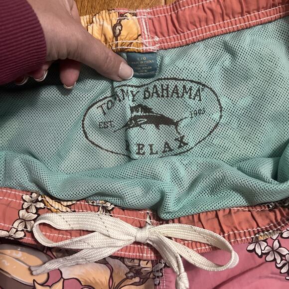 Tommy Bahama Relax Pineapple Mesh Swim Shorts Size L Pink Floral Hawaiian Casual - Picture 2 of 9